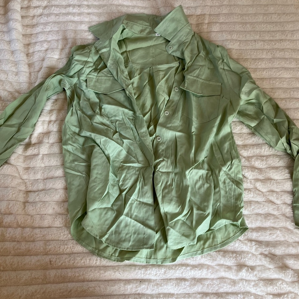 Women’s button up top